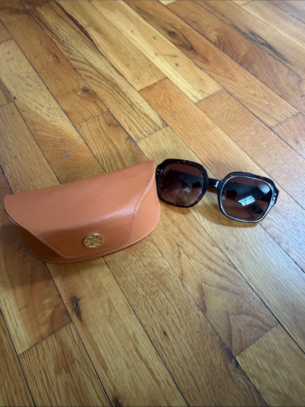 Tory Burch Orange Tan Case with Black Brown Gradient Sunglasses